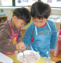 역통합 요리활동 장면