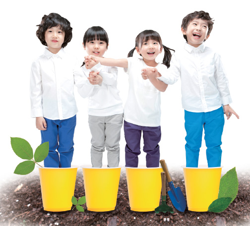 화분위에 서 있는 네 명의 초등학생