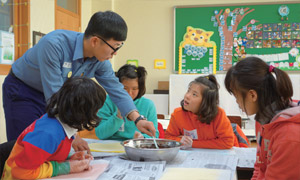강원도 동해교육청 해군장병자원봉사자와 함께 한 겨울방학중(희망누리)학교 운영 모습
