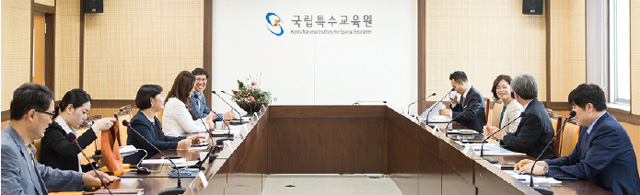 좌담회 토론 모습