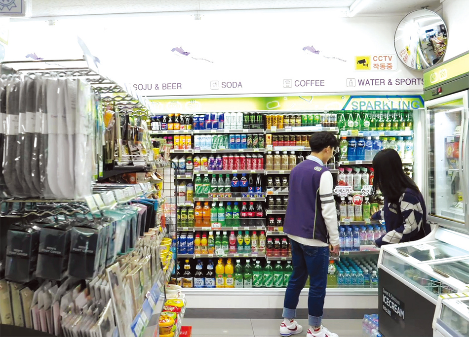 편의점 제품진열업무 사진