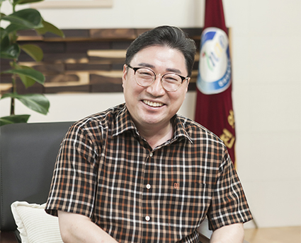 김선태 교감선생님 상반신 사진