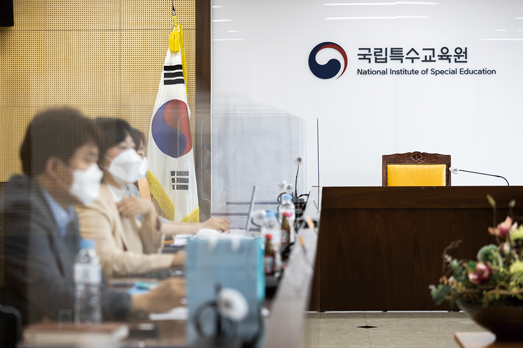 좌담회