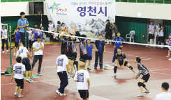 경북 특수학교 교직원 체육대회에서 배구경기를 하고 있는 모습