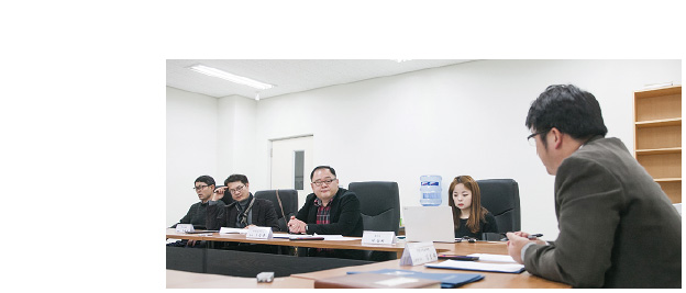 좌담회 토론 모습(2)