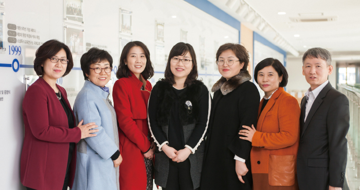 톡톡톡 토론자 박계신, 윤인숙, 김현경, 김영순, 심승희, 임해주 단체 사진